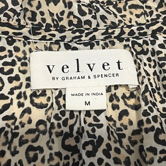 Animal Print Pull Over Blouse by Velvet by Graham & Spencer - Medium - Picture 7 of 8
